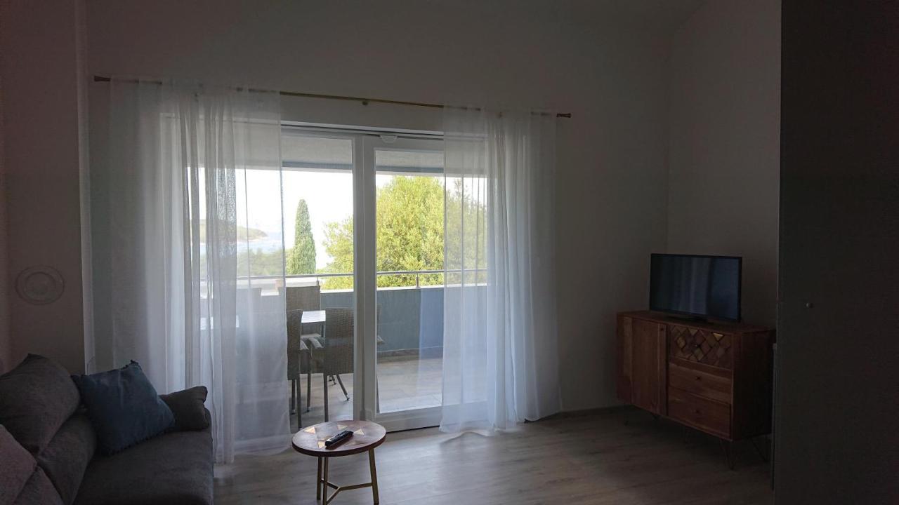 Irena Apartment Cres Bagian luar foto