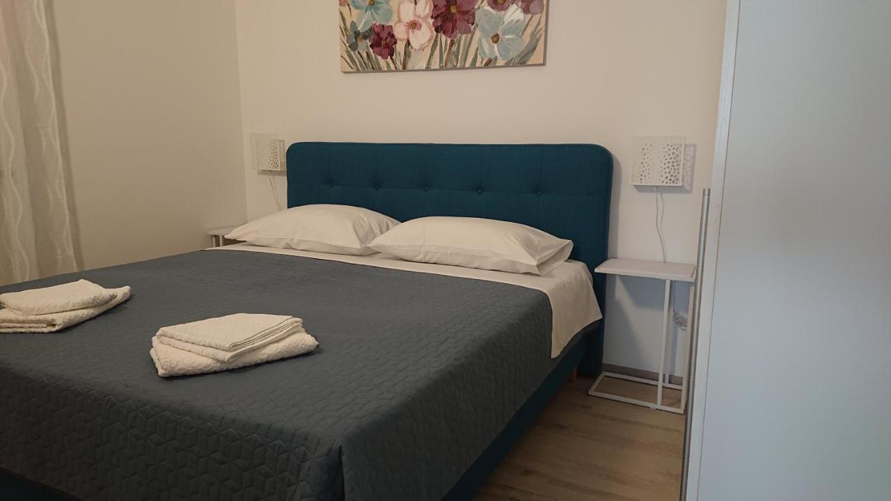 Irena Apartment Cres Bagian luar foto