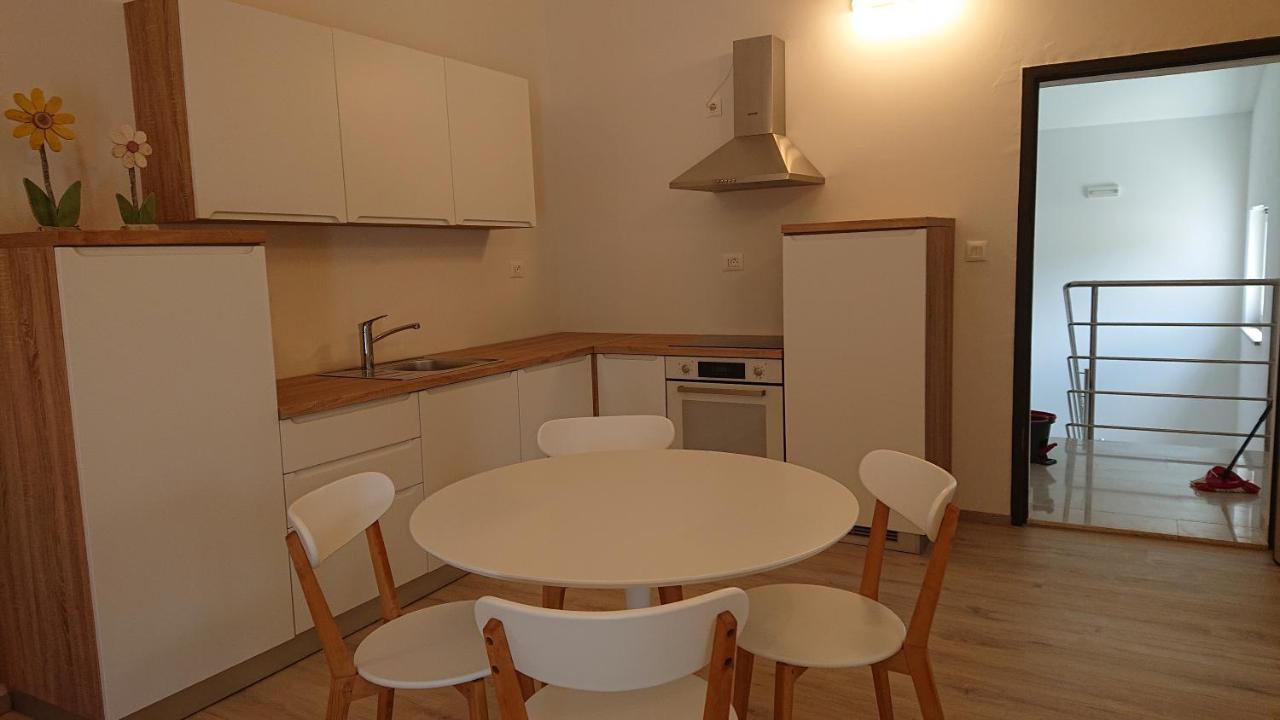 Irena Apartment Cres Bagian luar foto