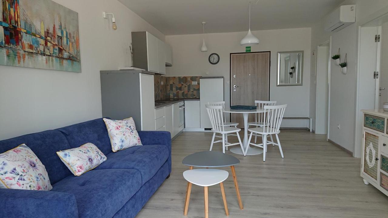 Irena Apartment Cres Bagian luar foto