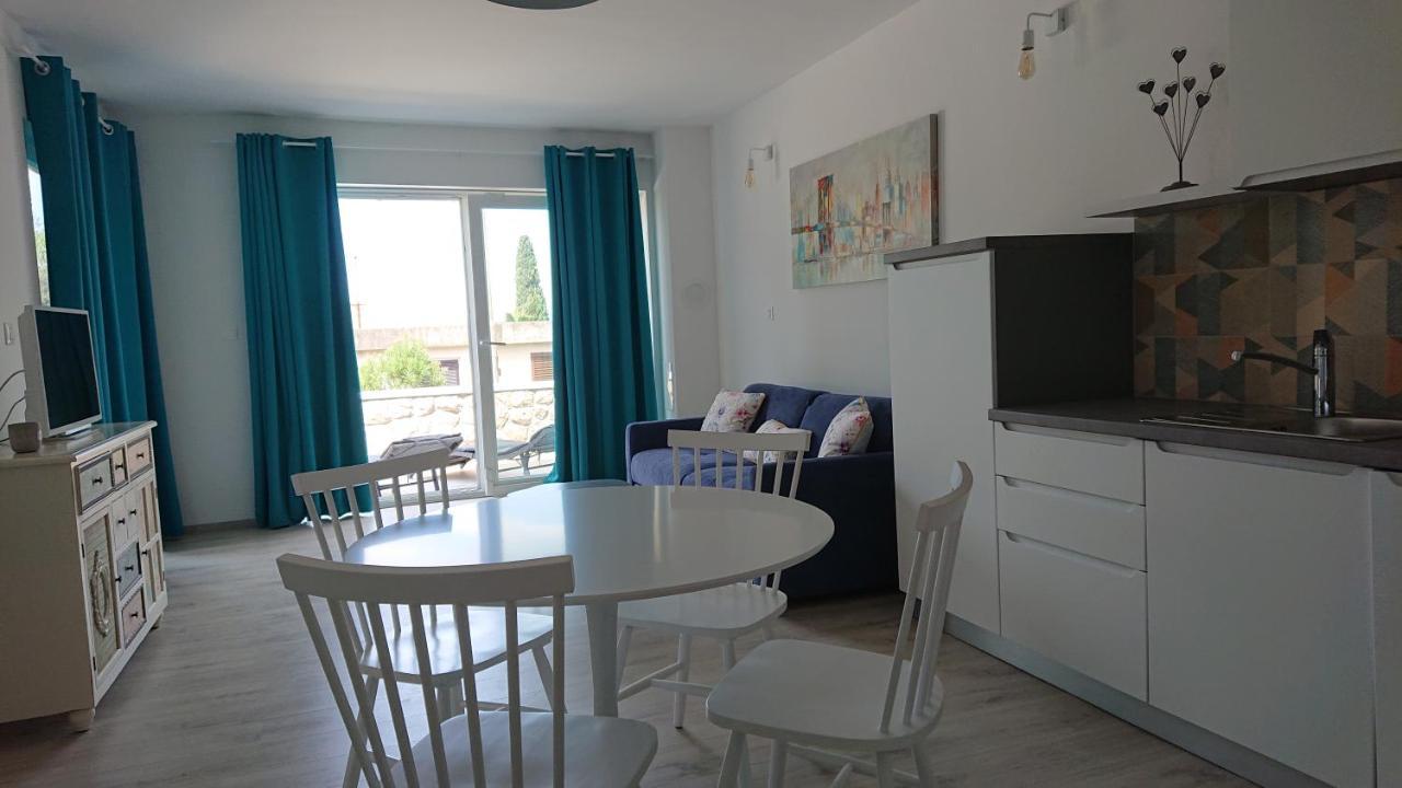 Irena Apartment Cres Bagian luar foto