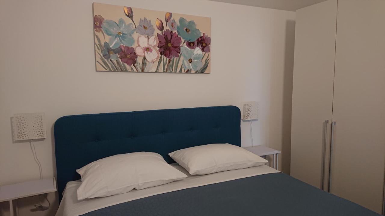 Irena Apartment Cres Bagian luar foto