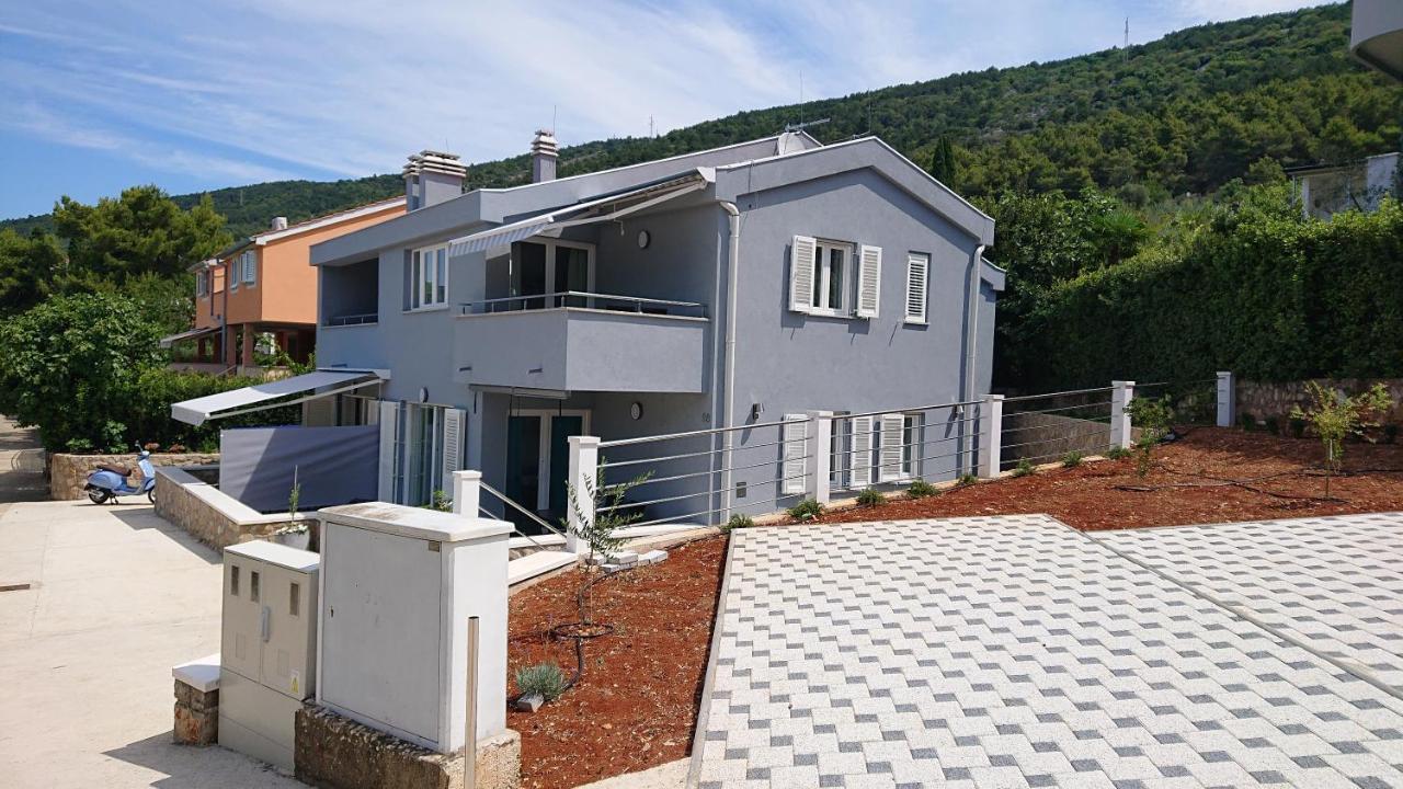Irena Apartment Cres Bagian luar foto