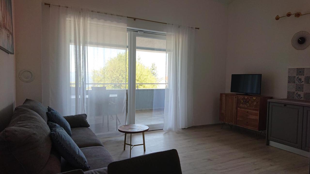 Irena Apartment Cres Bagian luar foto