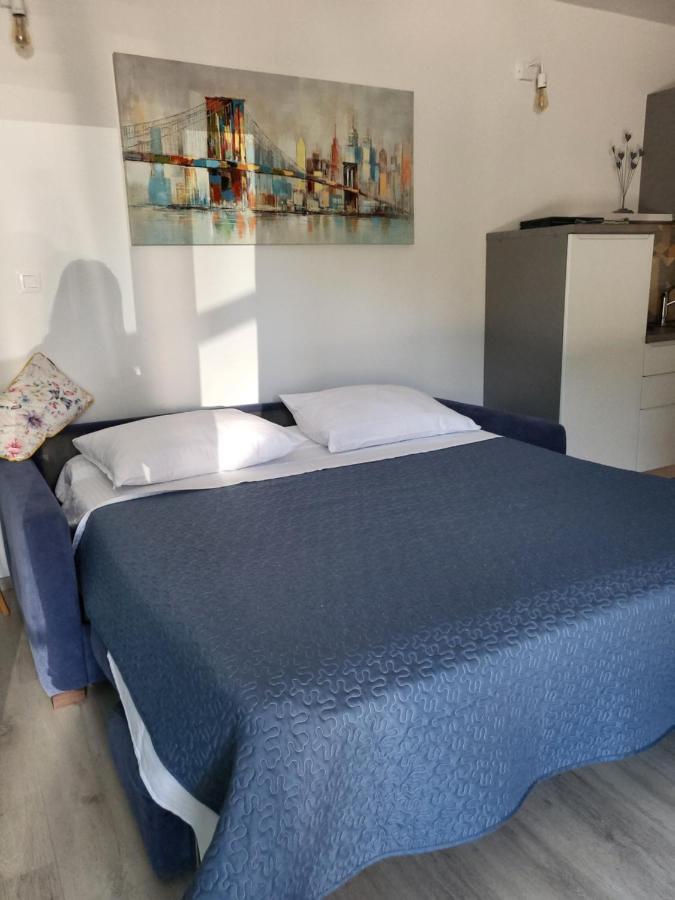 Irena Apartment Cres Bagian luar foto