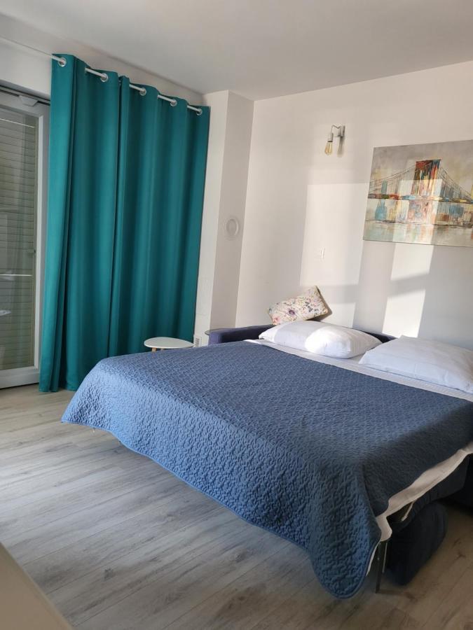 Irena Apartment Cres Bagian luar foto